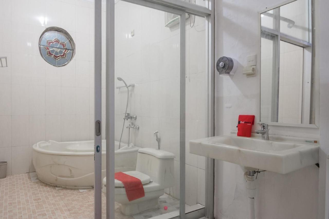 Reddoorz @ Jalan Ahmad Yani Jambi Hotel Exterior photo