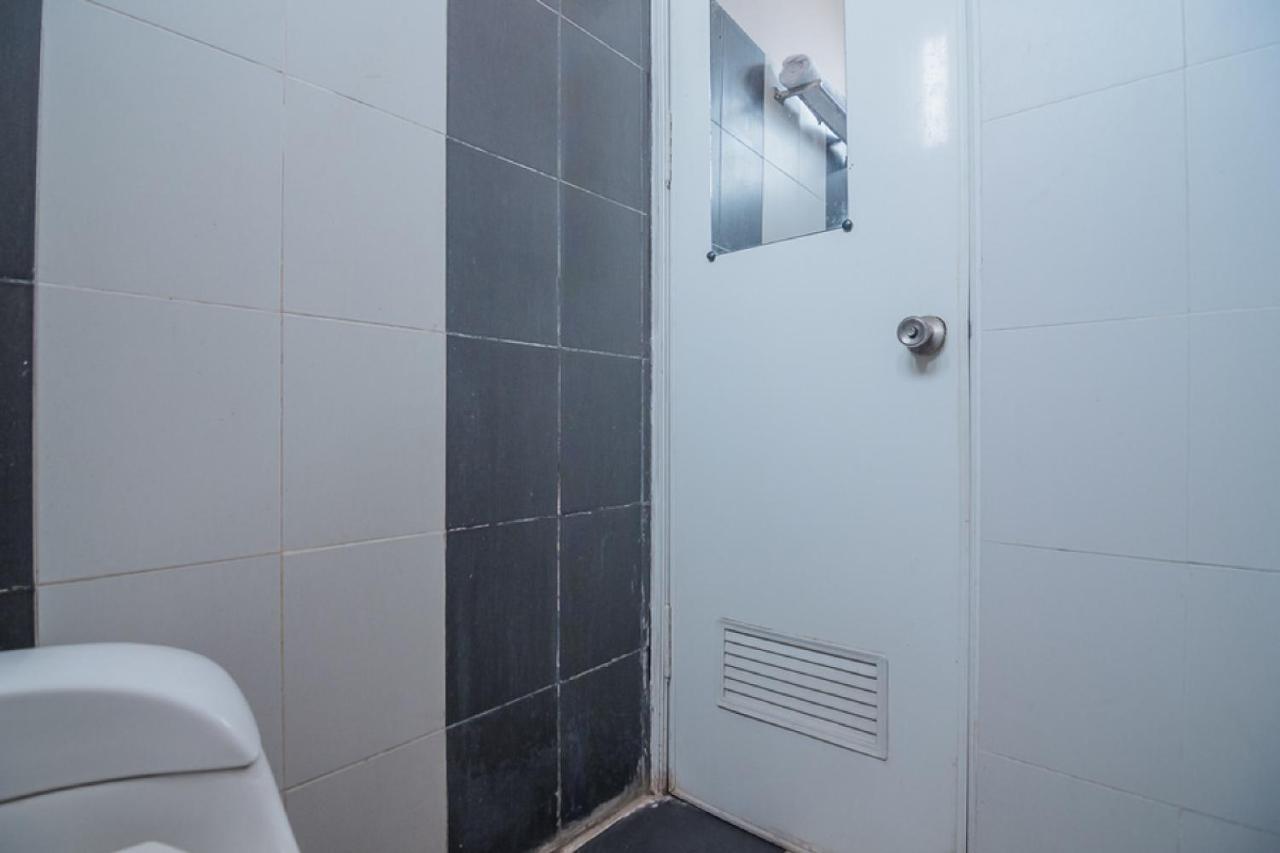 Reddoorz @ Jalan Ahmad Yani Jambi Hotel Exterior photo