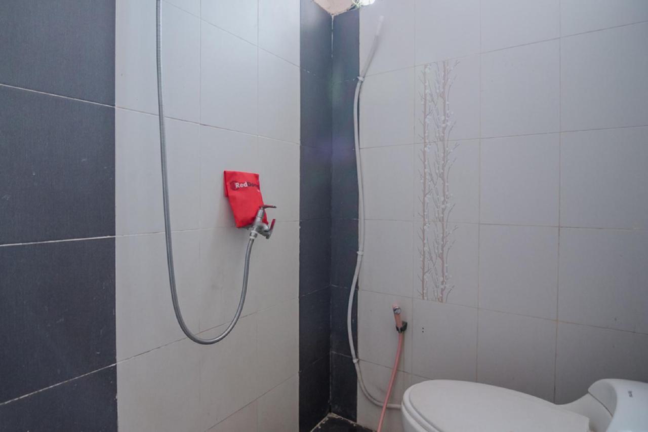 Reddoorz @ Jalan Ahmad Yani Jambi Hotel Exterior photo